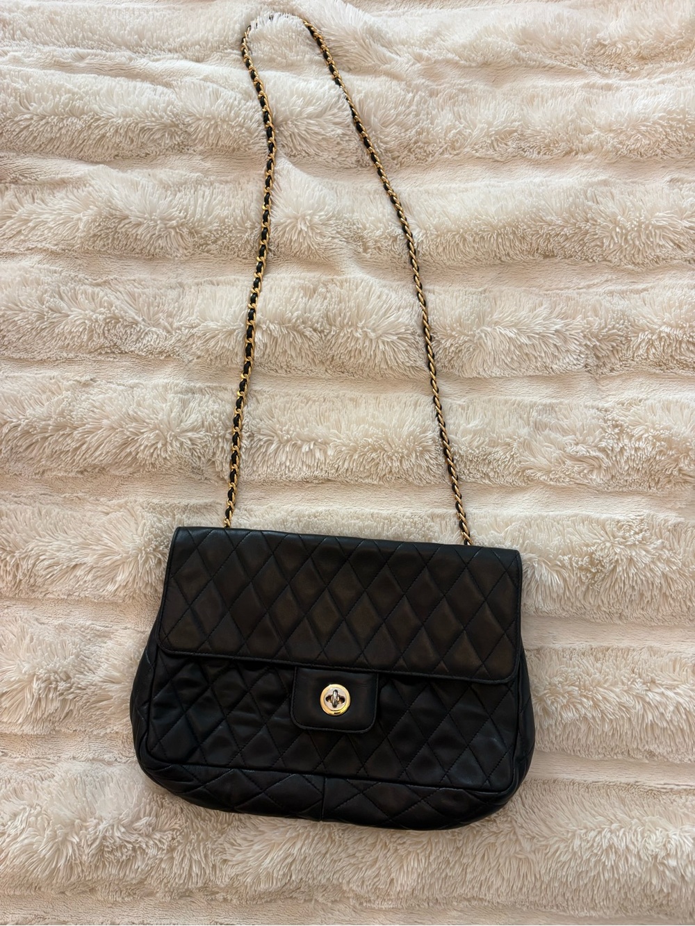 Black Quilted Chain Shoulder Bag - Holt Renfrew Brand